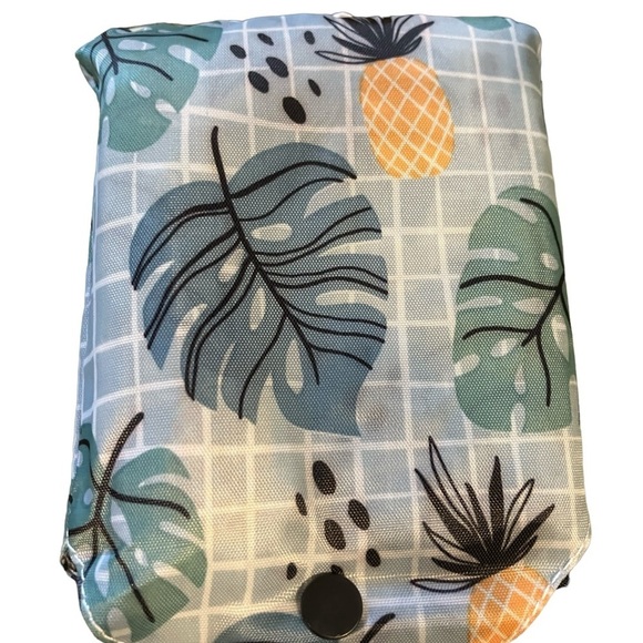 Large Beach Tote Bags Collapsible Snap Pouch Hook 15x23” 8” Drop NEW - Picture 4 of 6